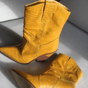 FENDI Chic Yellow “Crocodile” Boots